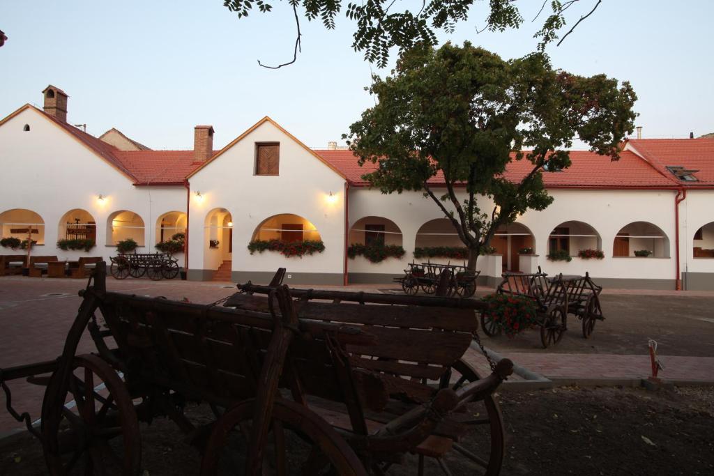 Hotel Regi Posta Etterem Es Fogado Debrecen Exterior foto